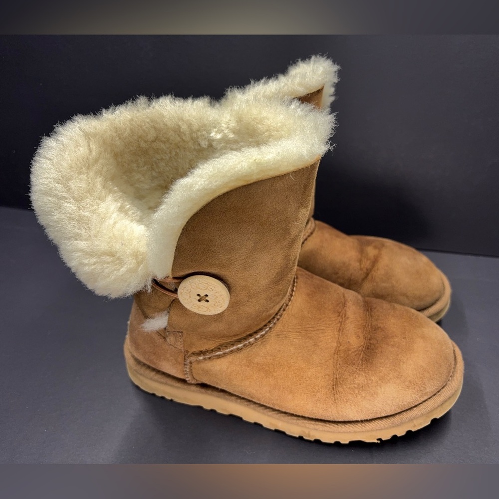 Ugg Australia Chestnut Button Shearling Boots Wom… - image 1